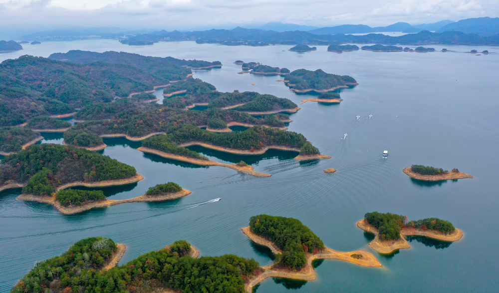 浙江杭州千岛湖梅峰观岛港湾纵横 千姿百态宛如迷宫