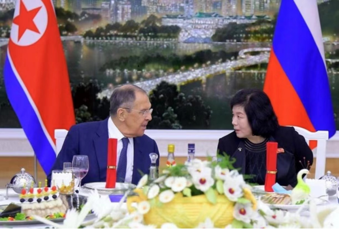 19日，俄罗斯外长拉夫罗夫与朝鲜外务相崔善姬在平壤举行会晤 图源：外媒