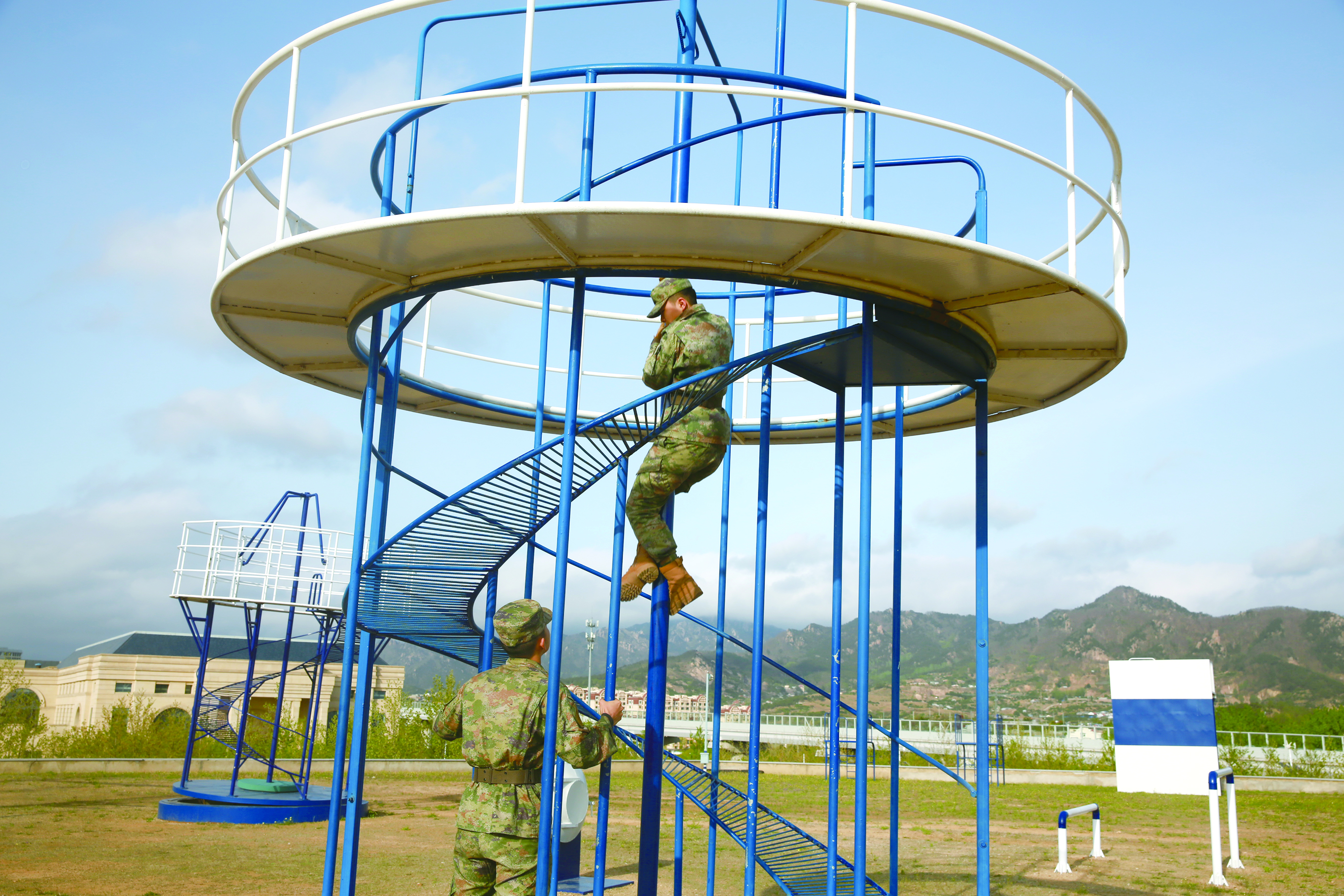 《环球时报》记者走进中国海军潜艇学院:在这里感受"潜艇神秘气质"