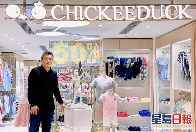 Chickeeduck將暴徒塑像移至沙田新城市分店