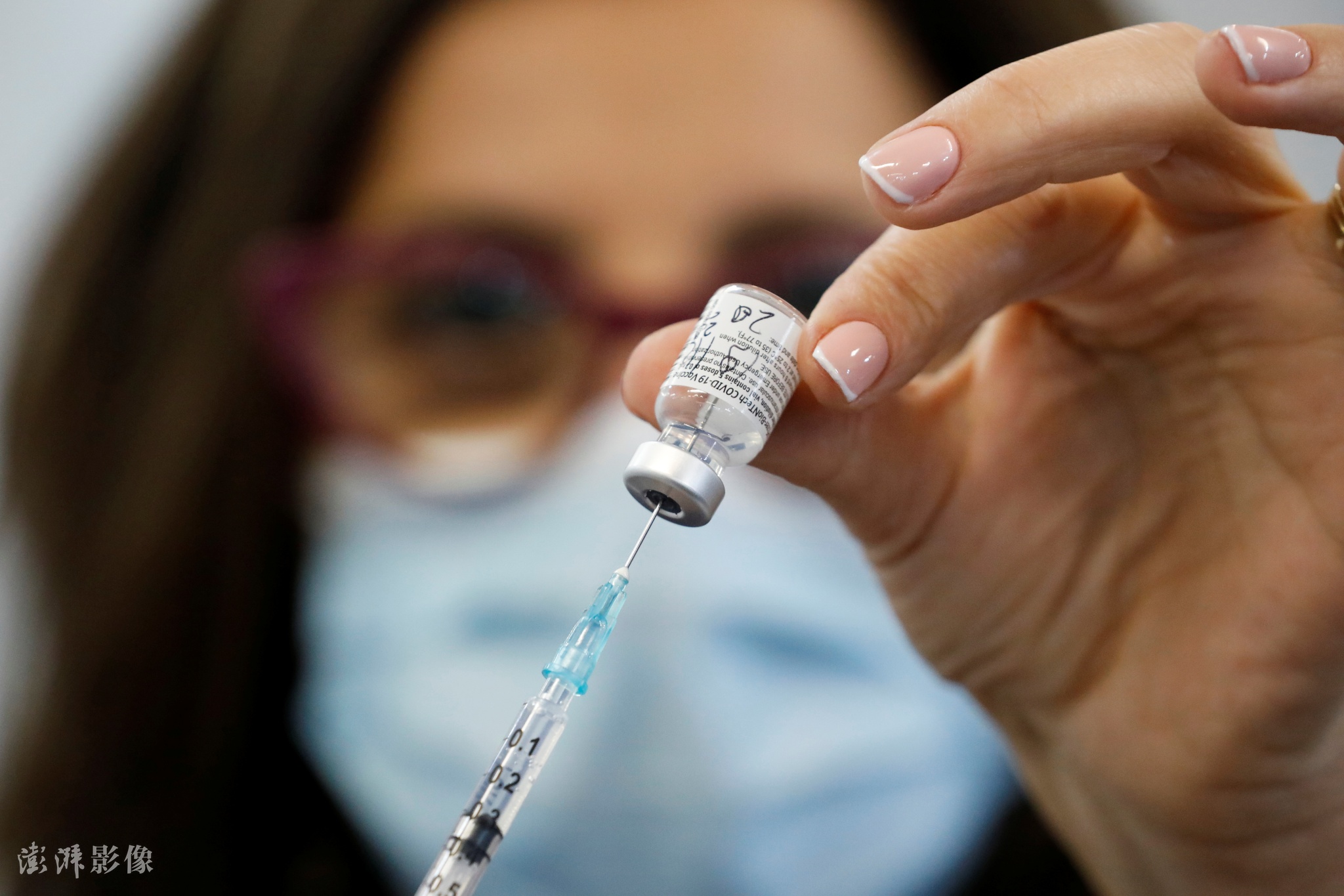 以色列总理公开接种新冠疫苗感觉好极了