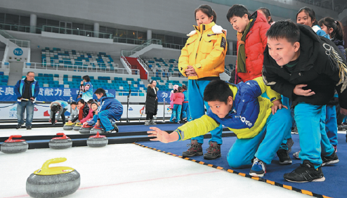 China's investment in winter sports extends to indoor ice facilities, encouraging young people to give activities like curling a try. XINHUA