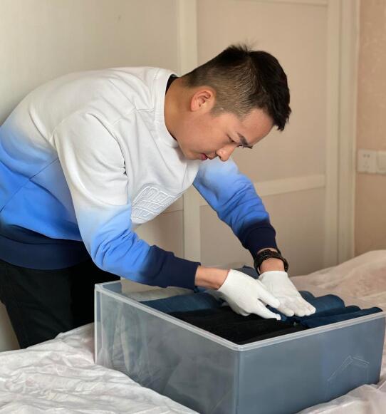 在李清龙的抖音账号里,他分享了自己作为收纳整理师工作内容的多