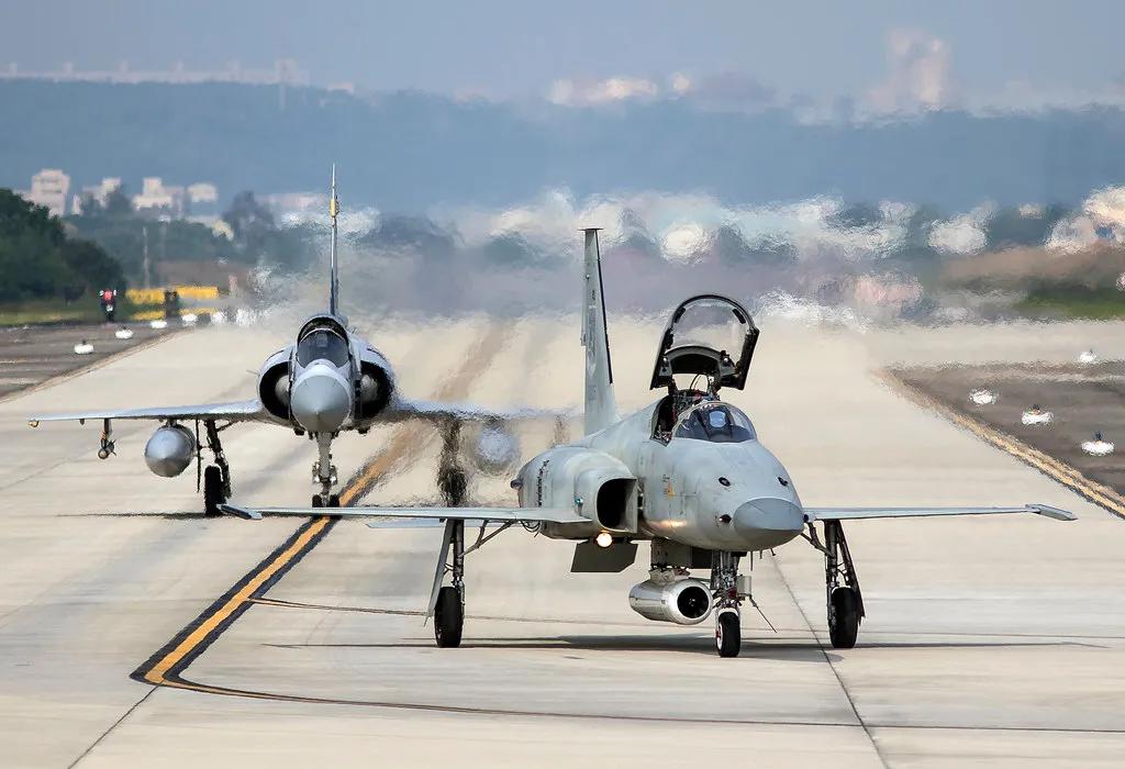 才坠海失踪飞行员还未找到台军f5战机4月初将复飞同基地军属痛批