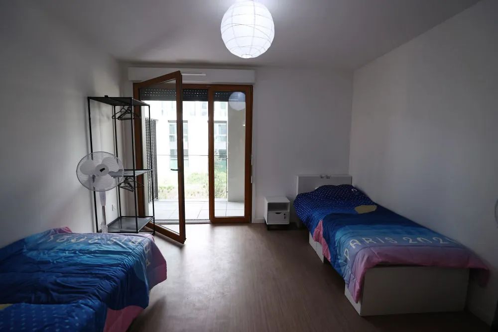 巴黎奥运村和残奥村的运动员房间 。图片来源:新华社