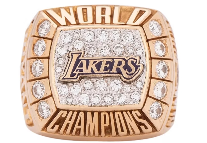 恩怨未了科比首冠同款戒指又被拍卖竞价已高达141万美元