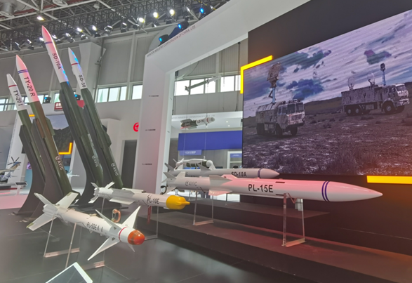 在航空工业馆展示的PL-15E等新型导弹