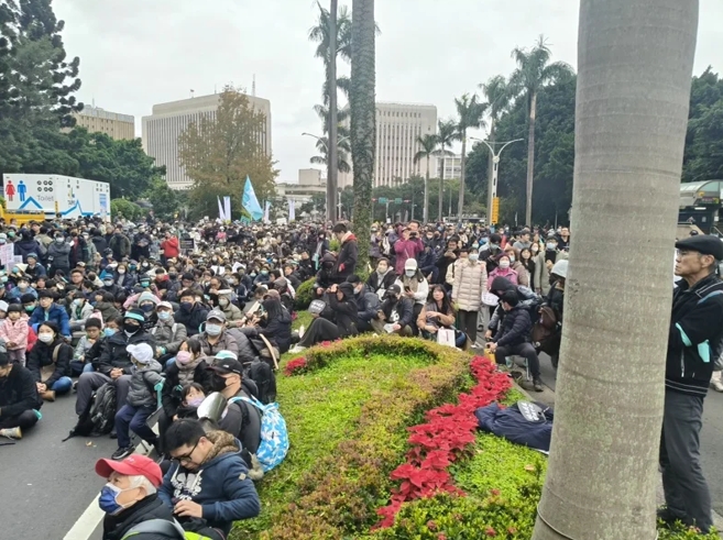 民众党11日发起游行。图源:台湾联合新闻网