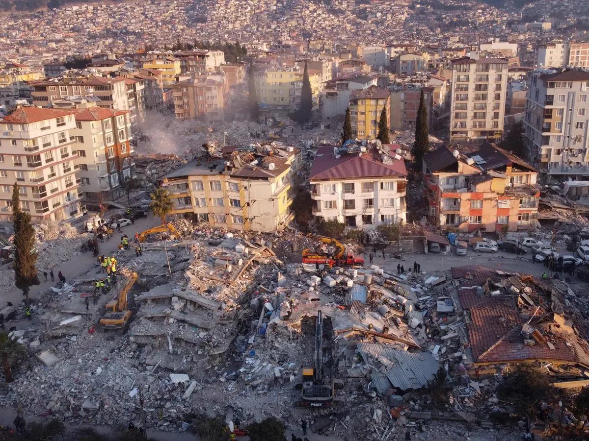 当地时间2023年2月6日，土耳其发生地震，当地建筑受损严重 图自外媒