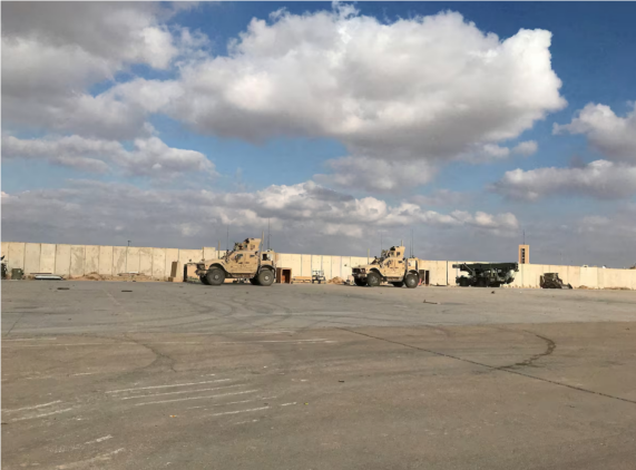 美国军车停在伊拉克阿萨德空军基地。资料图 图自英媒