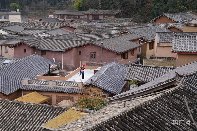 乐居村修复前后对比图；上图摄于2017年9月，下图摄于2026年1月（央广网发 边凡 刘冉阳 摄）