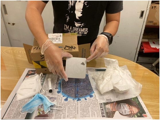 岑子杰收到的包裹。（图源：香港“东网”）