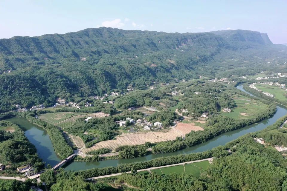 永江村全景鸟瞰10月21日上午,一场以"设计点亮乡村