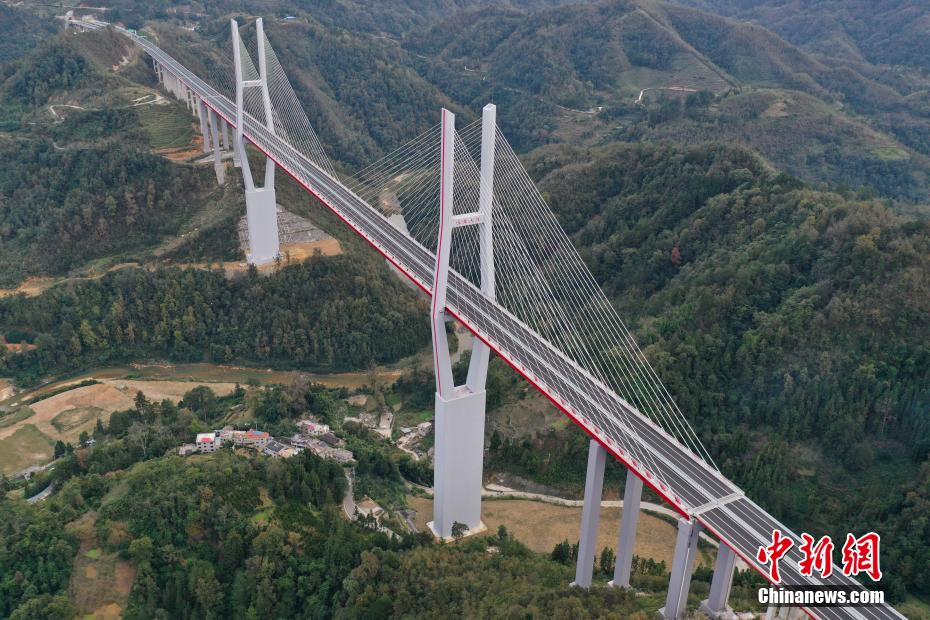 航拍贵州都安高速云雾大桥