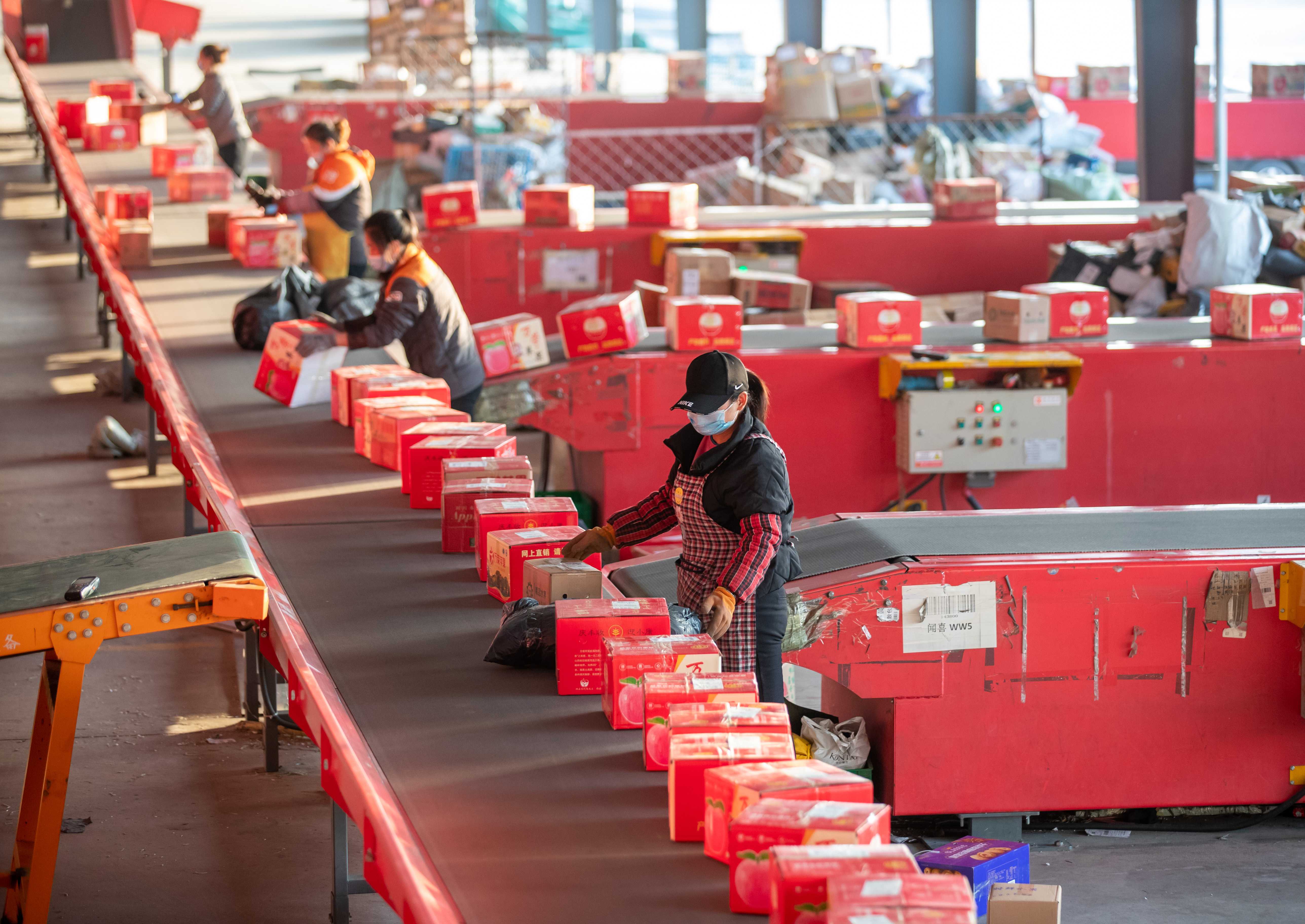 山西运城物流快递迎高峰电商赋能苹果日发货量达1万余单