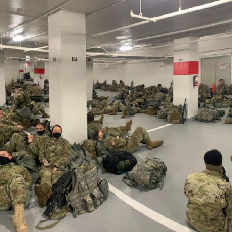 在华盛顿睡地板后又被迫睡车库 美军士兵心寒:已不是头一回被冷落