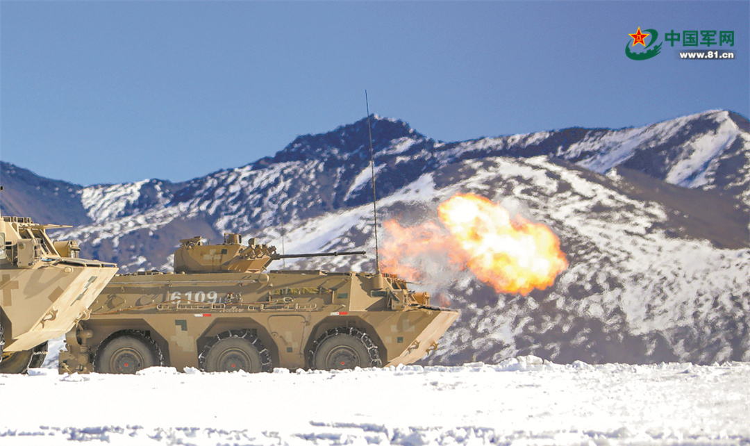 对“敌”目标实施火力打击。