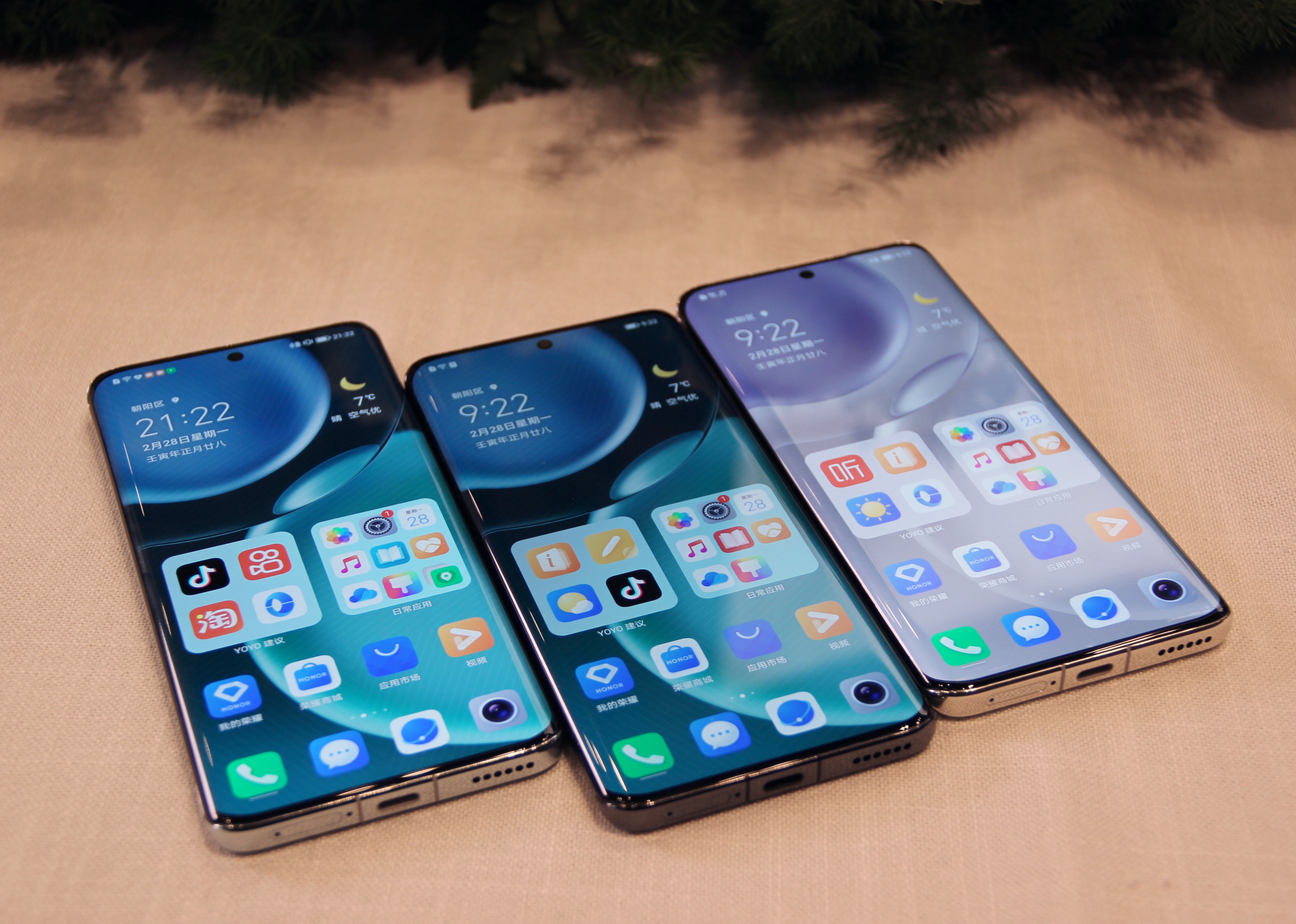 荣耀magic4系列现场体验681英寸ltpo四曲面显示屏超薄边框