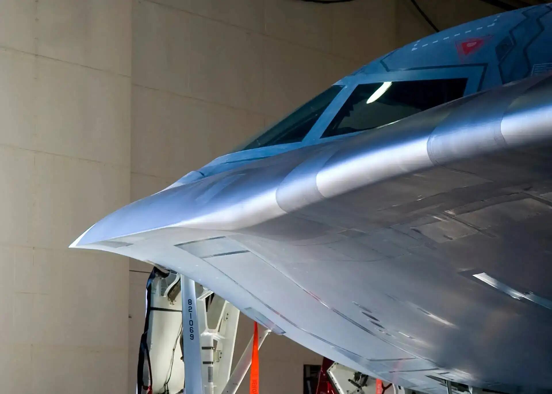 美军现役B-2轰炸机机头特写