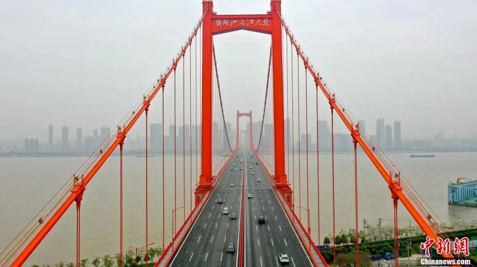 武汉鹦鹉洲长江大桥 张畅 摄