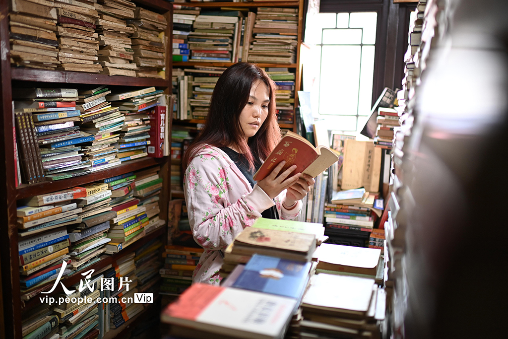 重庆:探访千年古镇里的旧书店