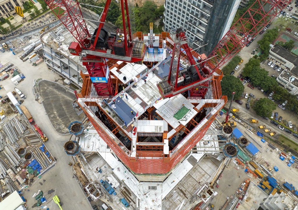 最新一代“空中造楼机”首次亮相海南自贸港