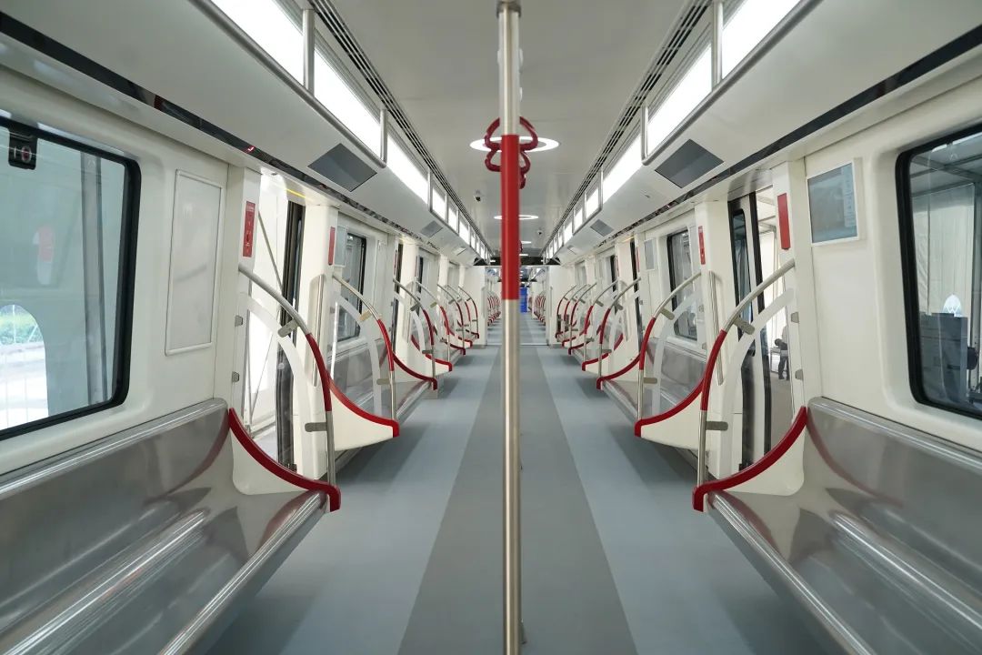 我国首列时速80公里A型中国标准地铁列车在广州发布。广州地铁集团供图