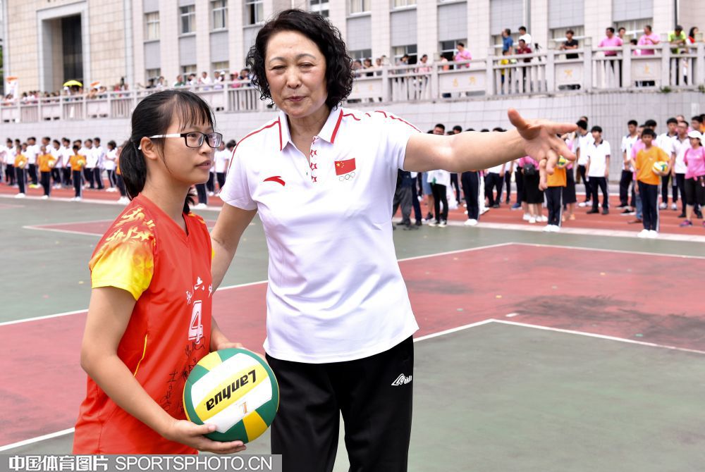 回顾中国女排第一次获得世界冠军的奋斗历程,曹慧英依旧心潮澎湃.