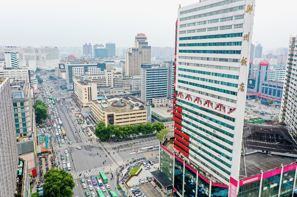 鄭州市中心現20層紙片樓走紅樓體宛若薄薄一片