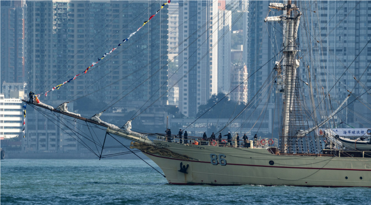 港媒:海军风帆训练舰“破浪号”首度到访香港,将停靠三日