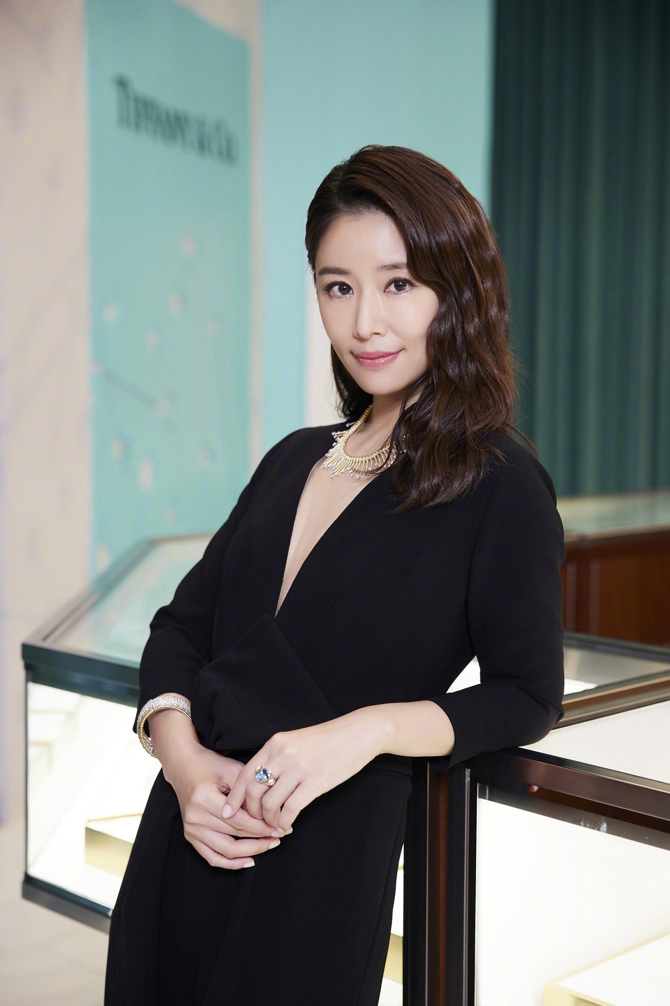 林心如穿白色拖地长裙造型美艳气质优雅大方sexiezpix Web Porn