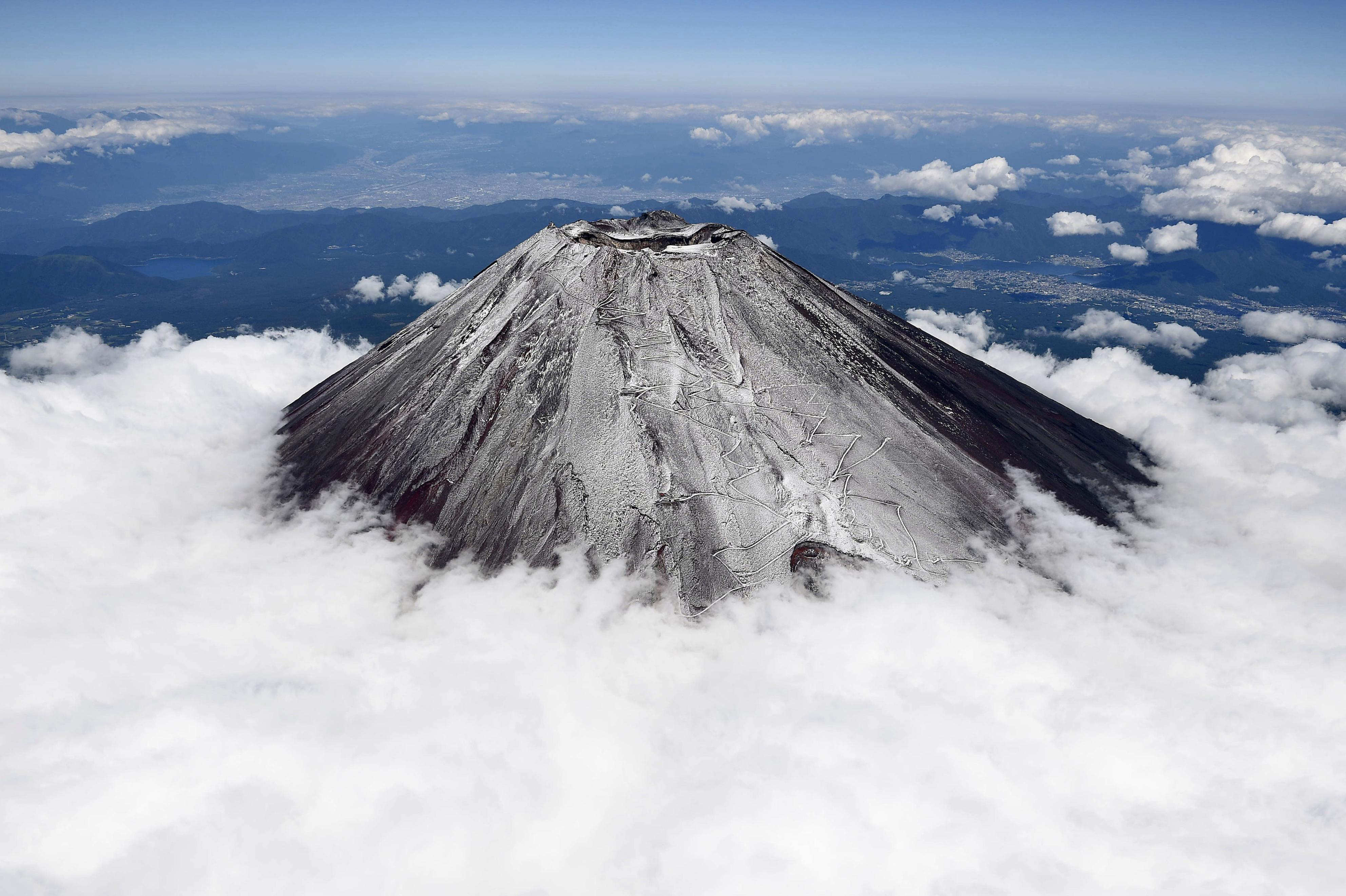 日本富士山喷火口增加近6倍专家称随时都有喷发可能