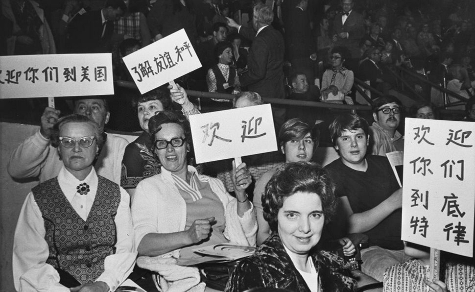 ▲ 1972年4月，中国乒乓球队回访美国，受到美国人民热烈欢迎。