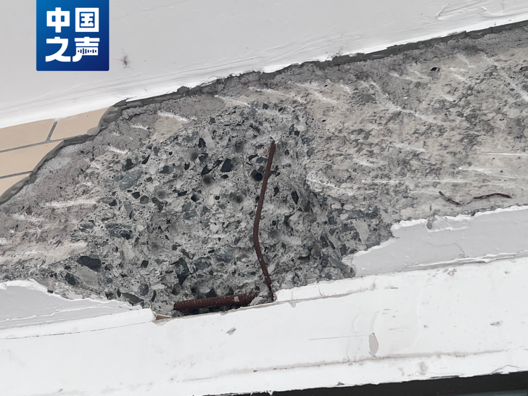 楼板开裂、房梁钢筋缺失、房门变“纸门”……记者调查湖南娄底安置房问题→