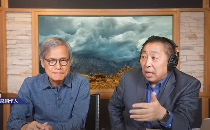 音乐人罗大佑（左）7月22日接受专访。 图源：节目视频截图