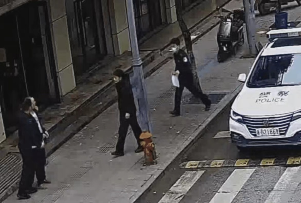 逃犯五一假期到横店旅游见网友 还没开始玩就被抓了