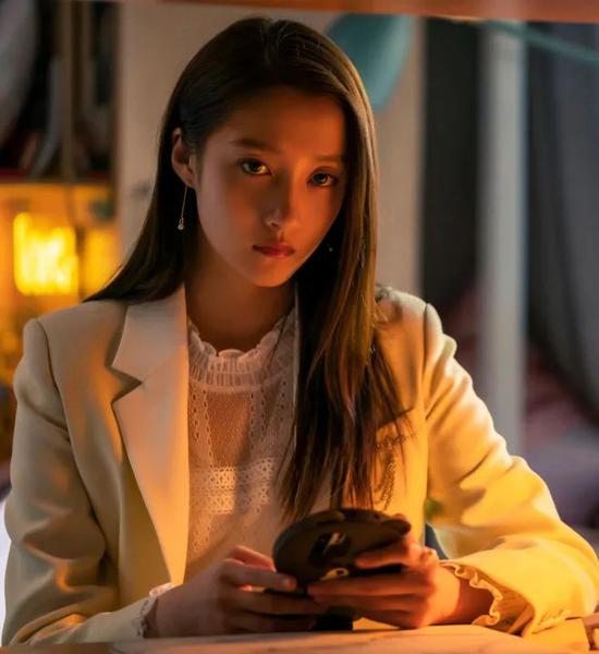 果然认真穿衣打扮的梁爽才是最刚最真实的