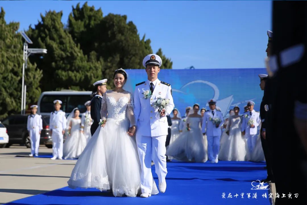 海军礼服结婚照图片