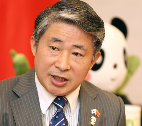 中国驻大阪总领事薛剑接受日媒采访我们是与狼作斗争的外交官