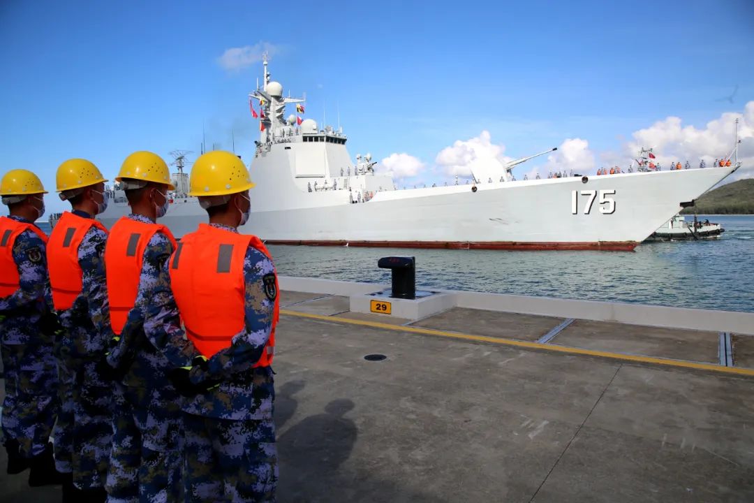 刚刚海军第三十四批护航编队返回三亚军港
