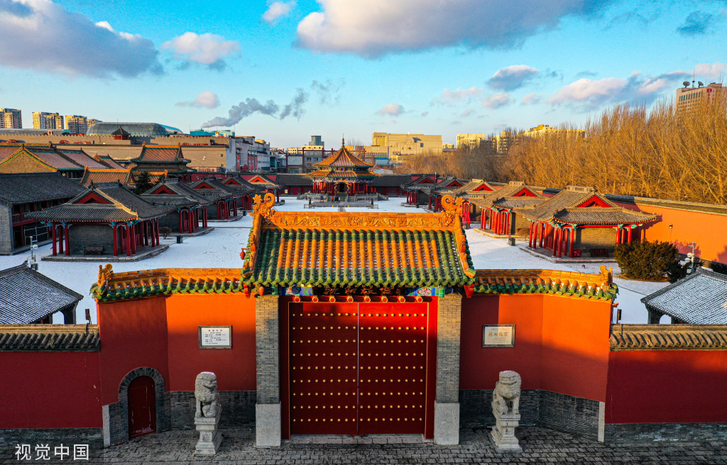 沈阳故宫银装素裹白雪点缀红墙琉璃瓦