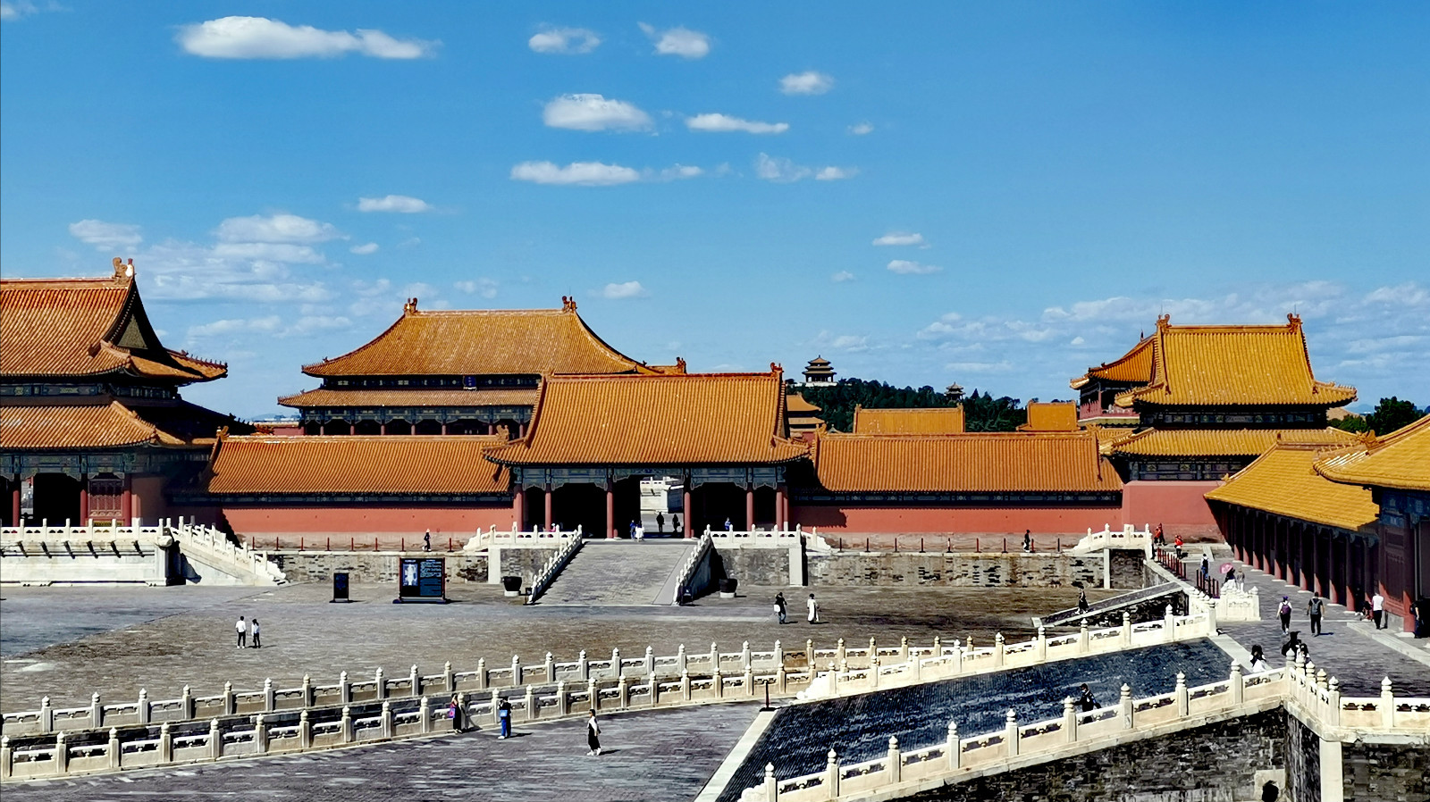 9月10日,"丹宸永固——紫禁城建成六百年"展在故宫博物院午门开幕.