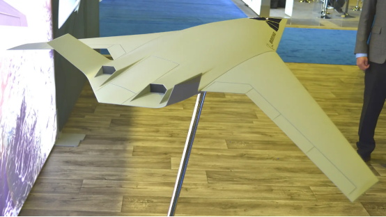 波音公司公布了一款采用翼身融合布局（BWB）的新型隐形运输机概念模型 图源：美国“动力”网站