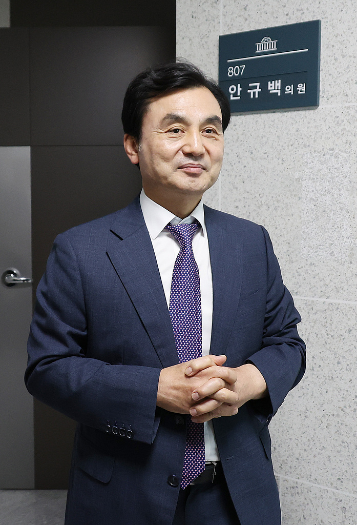 韩国新任国防部长安圭伯(视觉中国)