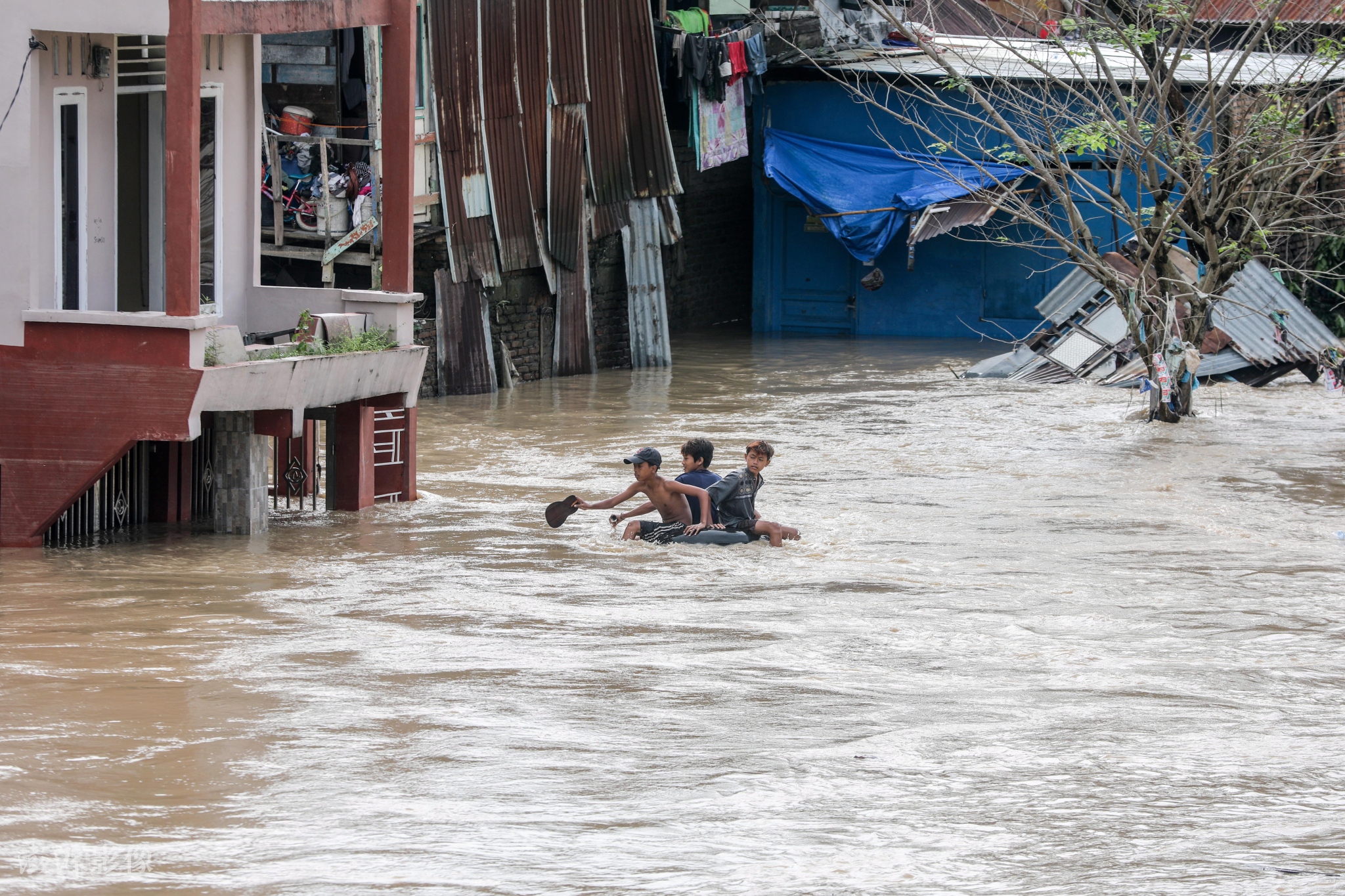 航拍印尼地震海啸灾区 房屋如同被"粉碎" - 封面新闻