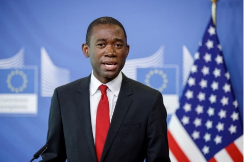 美国财政部副部长沃利·阿德耶莫在新闻发布会上讲话 图源:路透社报道