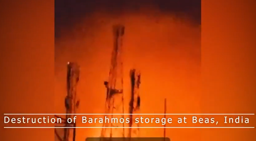 巴基斯坦国家电视台PTV 10日发布的印度比亚斯地区一处“布拉莫斯”导弹存储点被摧毁的视频截图。