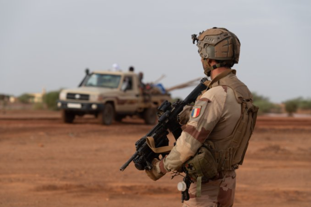 法军在萨利赫地区（图源：法军推特）