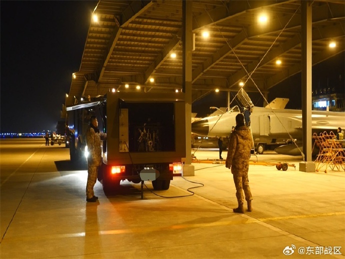 全面锤炼夜间保障能力东部战区空军某场站展开飞行保障训练