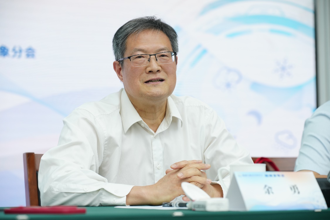 中国灾害防御协会副理事长余勇答记者问